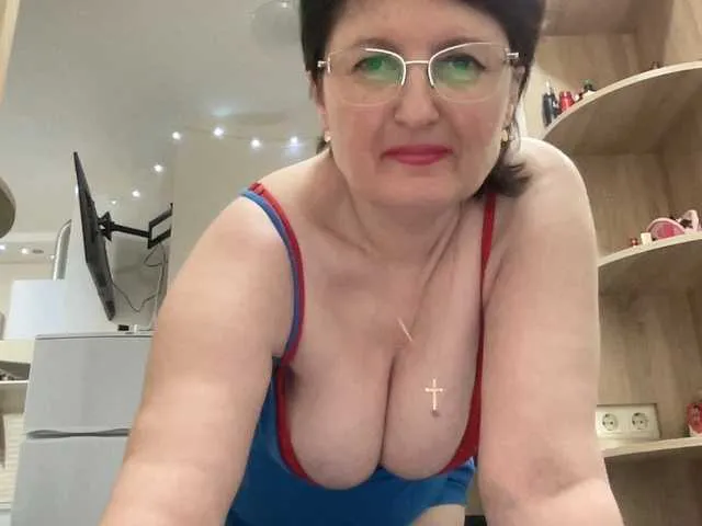 Live sex webcam photo for HotMilfPussy #277167649