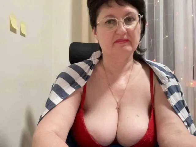 Live sex webcam photo for HotMilfPussy #277184042