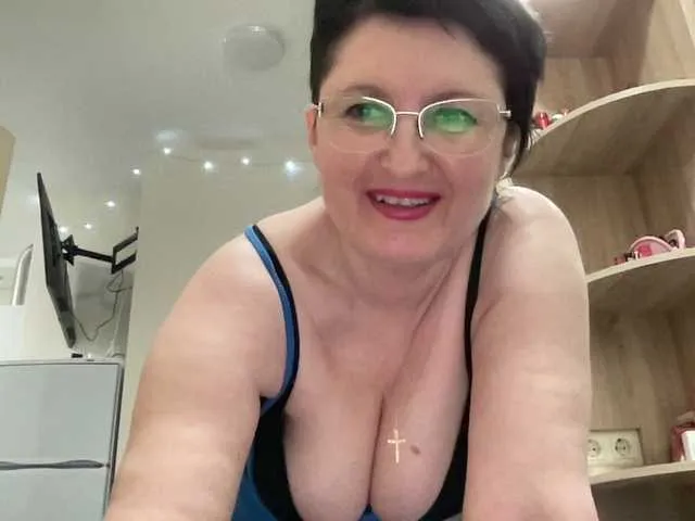 Live sex webcam photo for HotMilfPussy #277265138