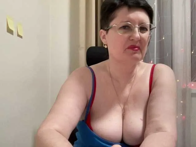 Live sex webcam photo for HotMilfPussy #277320597