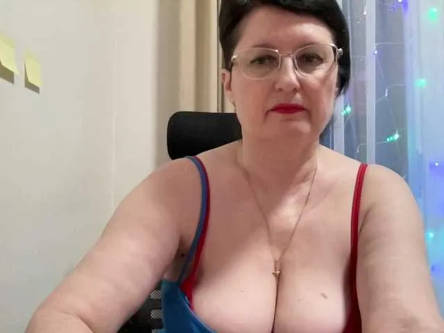 Live sex webcam photo for HotMilfPussy #277361540