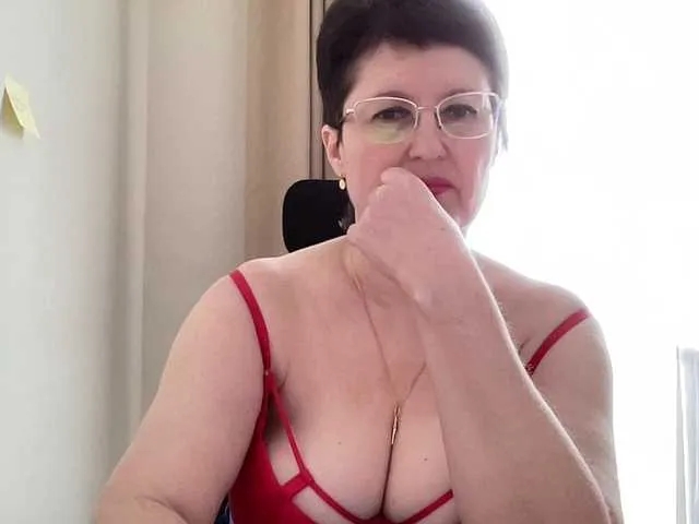 Live sex webcam photo for HotMilfPussy #277436533
