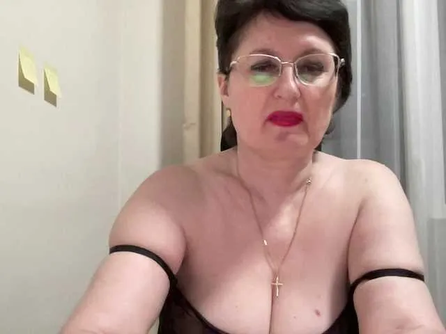 Live sex webcam photo for HotMilfPussy #277597050