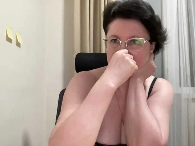 Live sex webcam photo for HotMilfPussy #277738911
