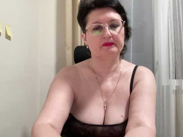 Live sex webcam photo for HotMilfPussy #277745941