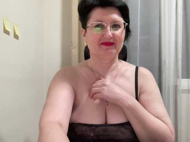 Live sex webcam photo for HotMilfPussy #277845683