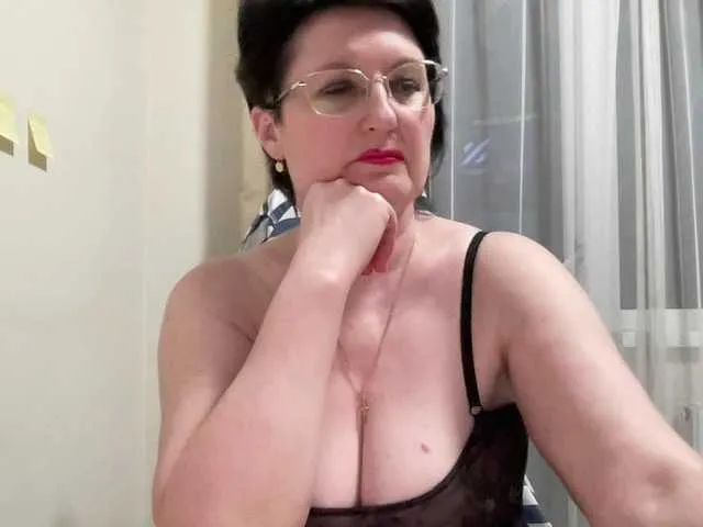 Live sex webcam photo for HotMilfPussy #277876307