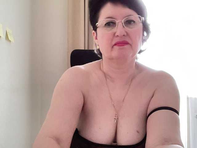 Live sex webcam photo for HotMilfPussy #277895217