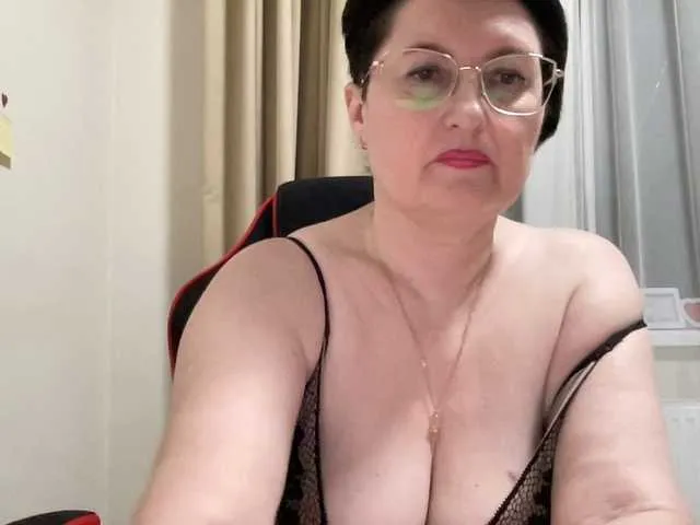 Live sex webcam photo for HotMilfPussy #290577397
