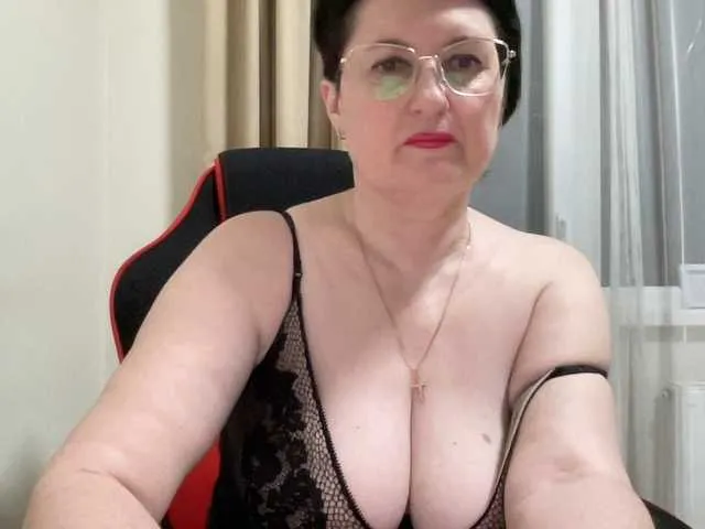 Live sex webcam photo for HotMilfPussy #290609717