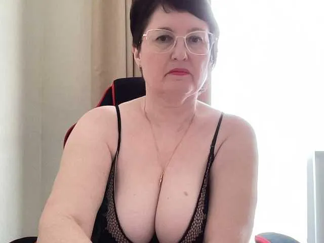 Live sex webcam photo for HotMilfPussy #290780195