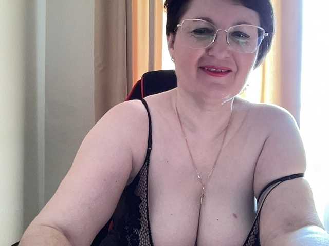 Live sex webcam photo for HotMilfPussy #290798265