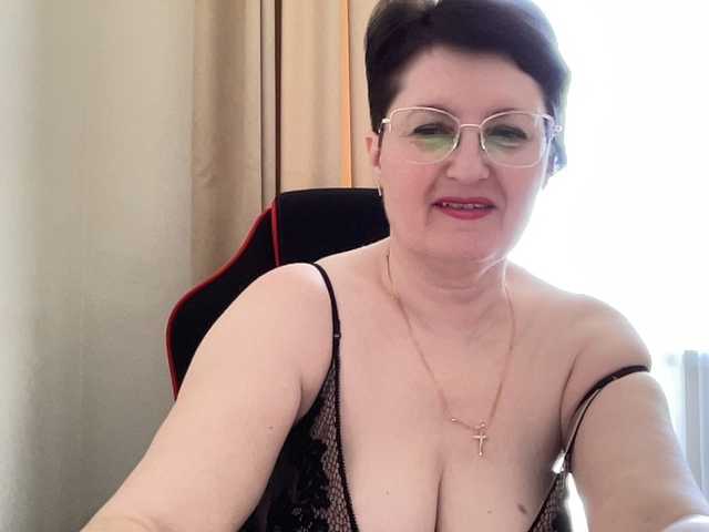 Live sex webcam photo for HotMilfPussy #290984954