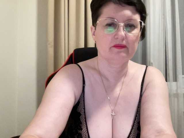 Live sex webcam photo for HotMilfPussy #290993328