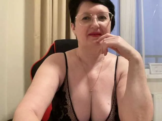 Live sex webcam photo for HotMilfPussy #291162386