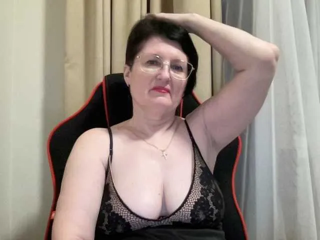 Live sex webcam photo for HotMilfPussy #291571682