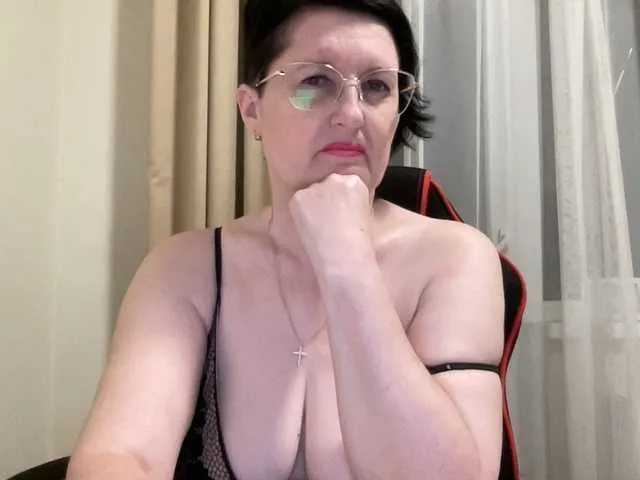 Live sex webcam photo for HotMilfPussy #291682872