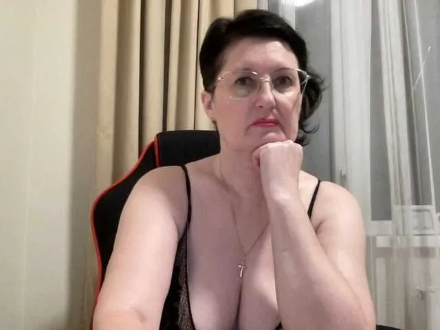 Live sex webcam photo for HotMilfPussy #291854586