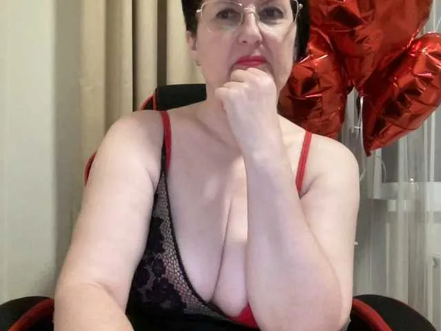 Live sex webcam photo for HotMilfPussy #292197254
