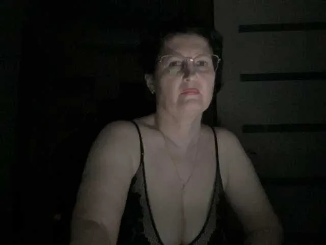 Live sex webcam photo for HotMilfPussy #292278024