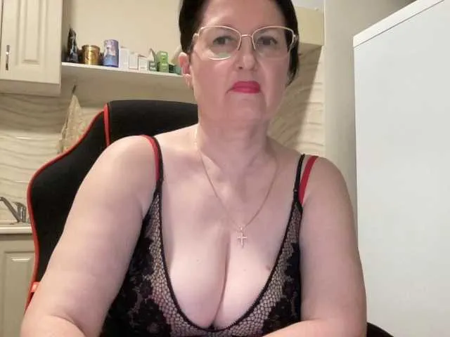 Live sex webcam photo for HotMilfPussy #292464141