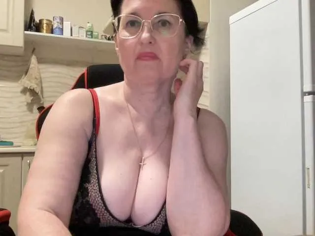 Live sex webcam photo for HotMilfPussy #292556067