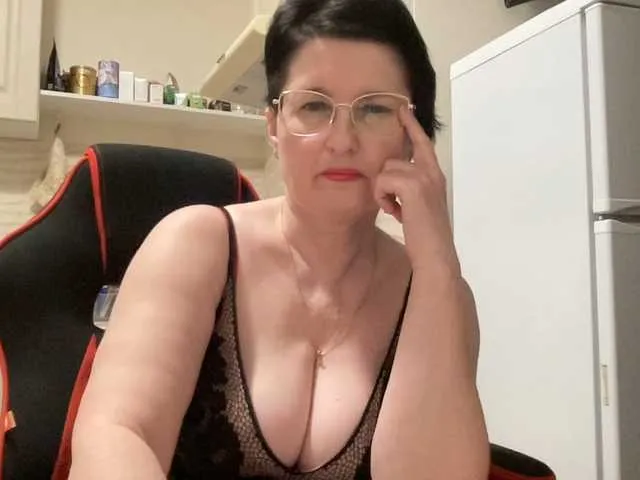 Live sex webcam photo for HotMilfPussy #292567706