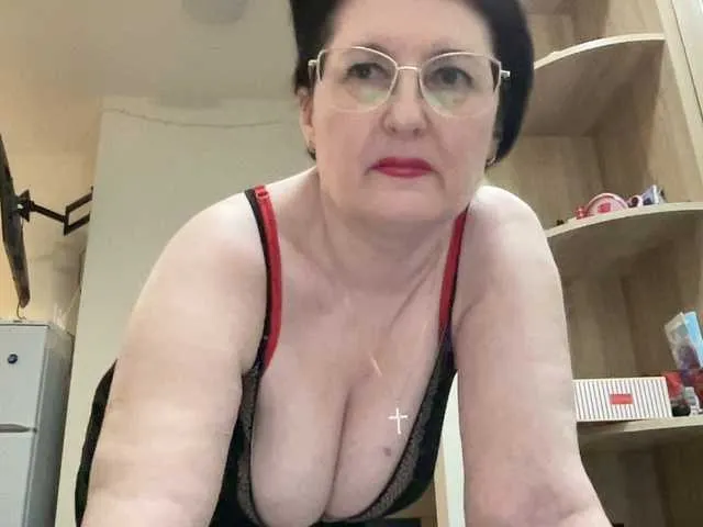 Live sex webcam photo for HotMilfPussy #292714710