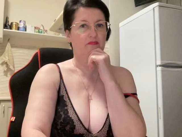 Live sex webcam photo for HotMilfPussy #292729821