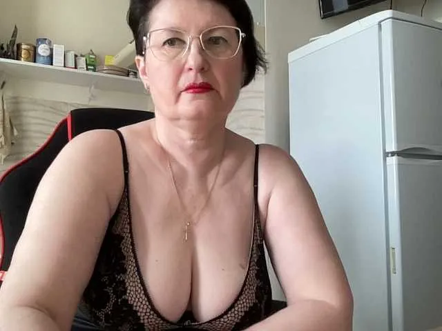 Live sex webcam photo for HotMilfPussy #293642062