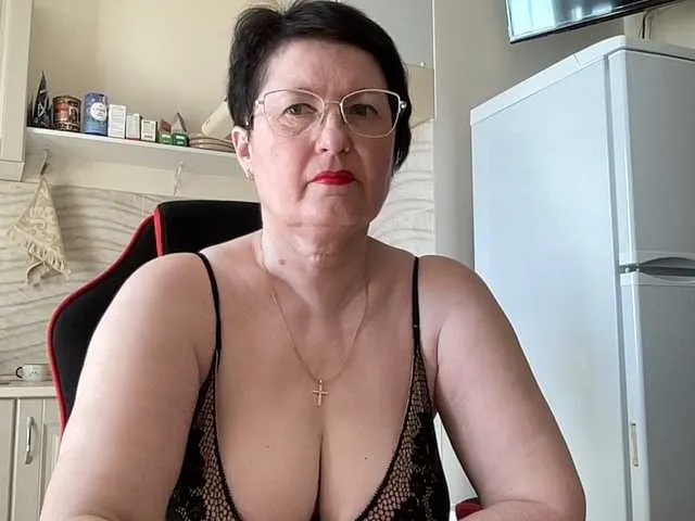 Live sex webcam photo for HotMilfPussy #293804521