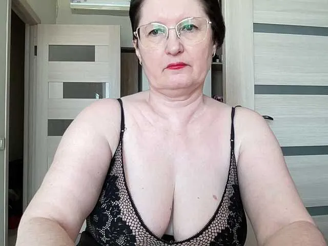 Live sex webcam photo for HotMilfPussy #293963823