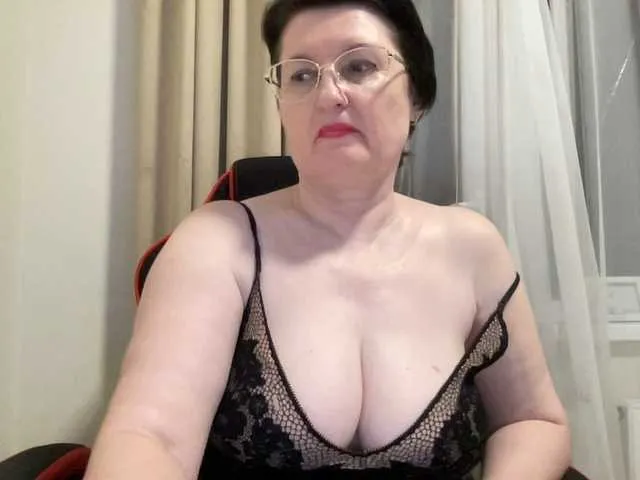 Live sex webcam photo for HotMilfPussy #293989014