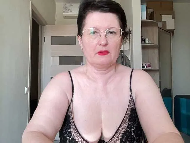 Live sex webcam photo for HotMilfPussy #294006805