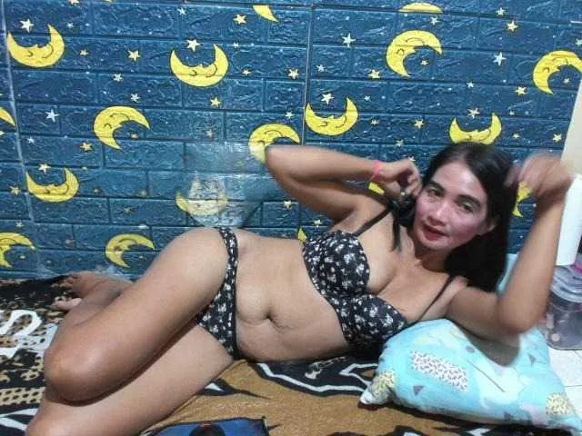 Live sex webcam photo for HotNica69 #276770788