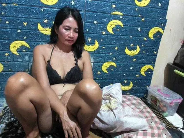 Live sex webcam photo for HotNica69 #277373228
