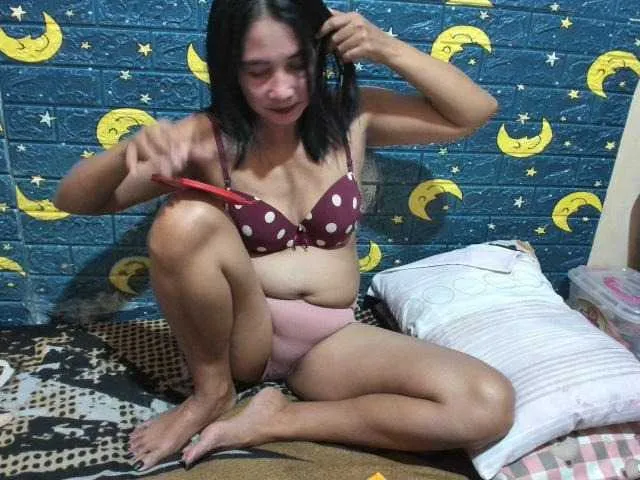 Live sex webcam photo for HotNica69 #277419758