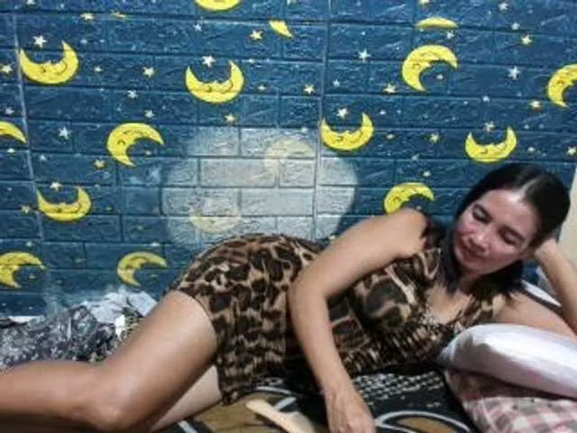 Live sex webcam photo for HotNica69 #277428741