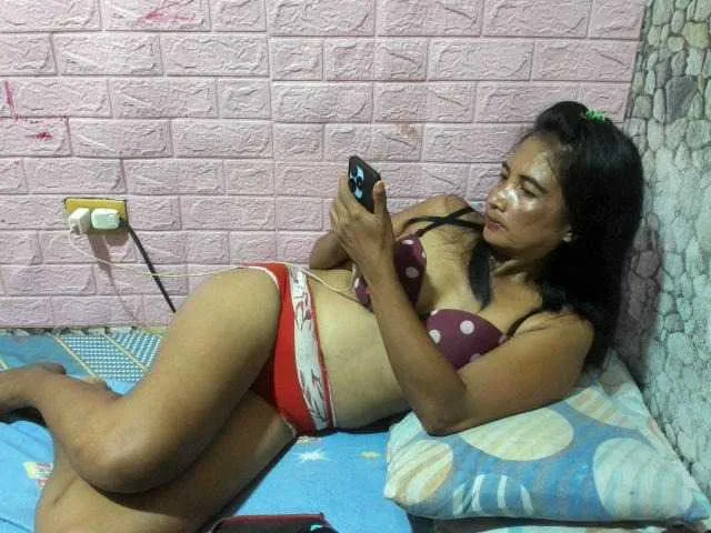 Live sex webcam photo for HotNica69 #288089245