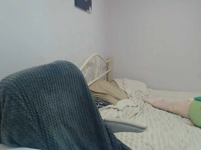 Live sex webcam photo for HotRose01 #276541121