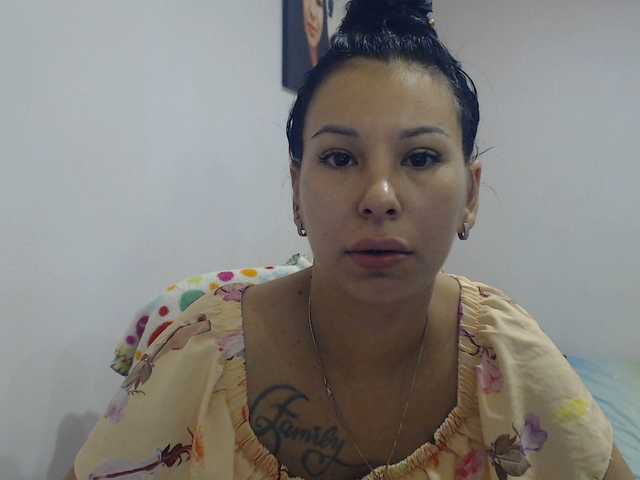 Live sex webcam photo for HotRose01 #276632966