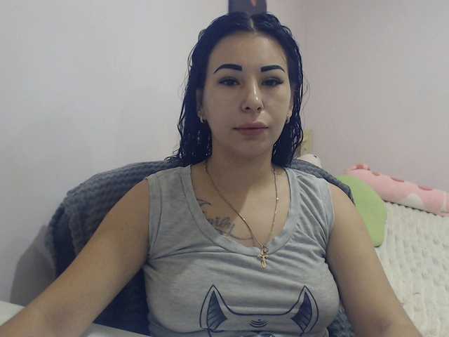 Live sex webcam photo for HotRose01 #277142528