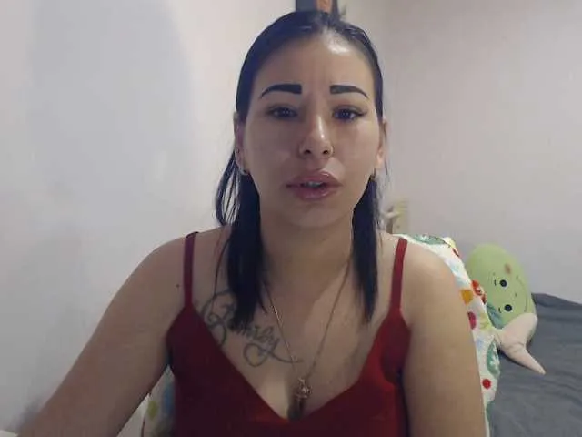 Live sex webcam photo for HotRose01 #277968775