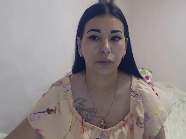 Live sex webcam photo for HotRose01 #278008045