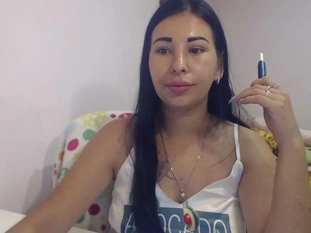 Live sex webcam photo for HotRose01 #278277750