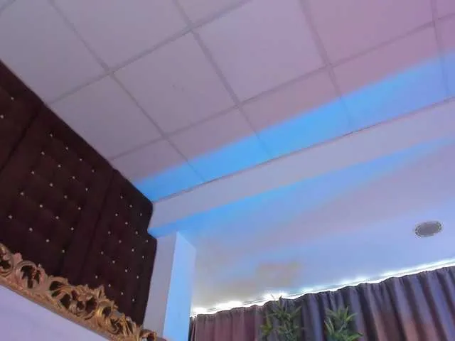 Live sex webcam photo for HotSkinnyX #277626308