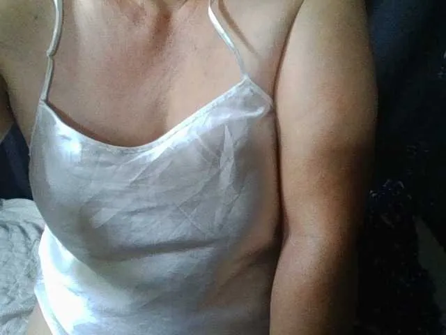 Live sex webcam photo for HotSqrt4u #292167229