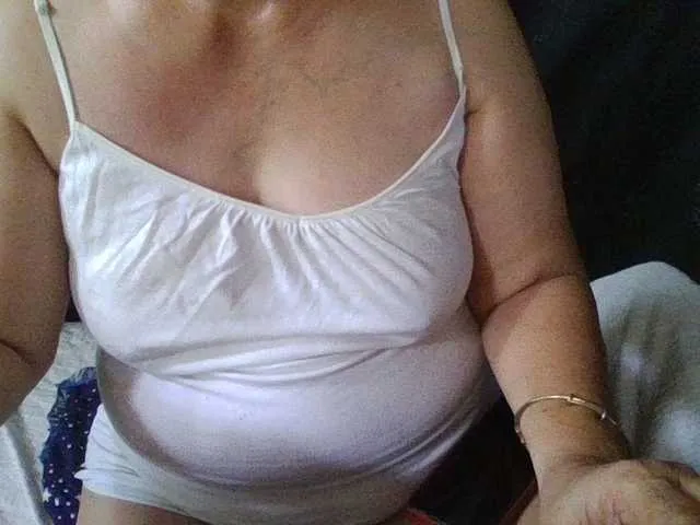 Live sex webcam photo for HotSqrt4u #292392895