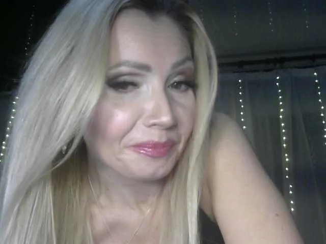 Live sex webcam photo for HotSweetBarby #272148772