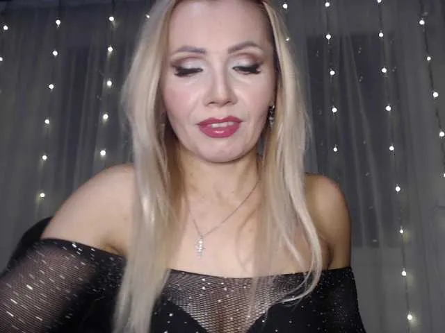 Live sex webcam photo for HotSweetBarby #272374843